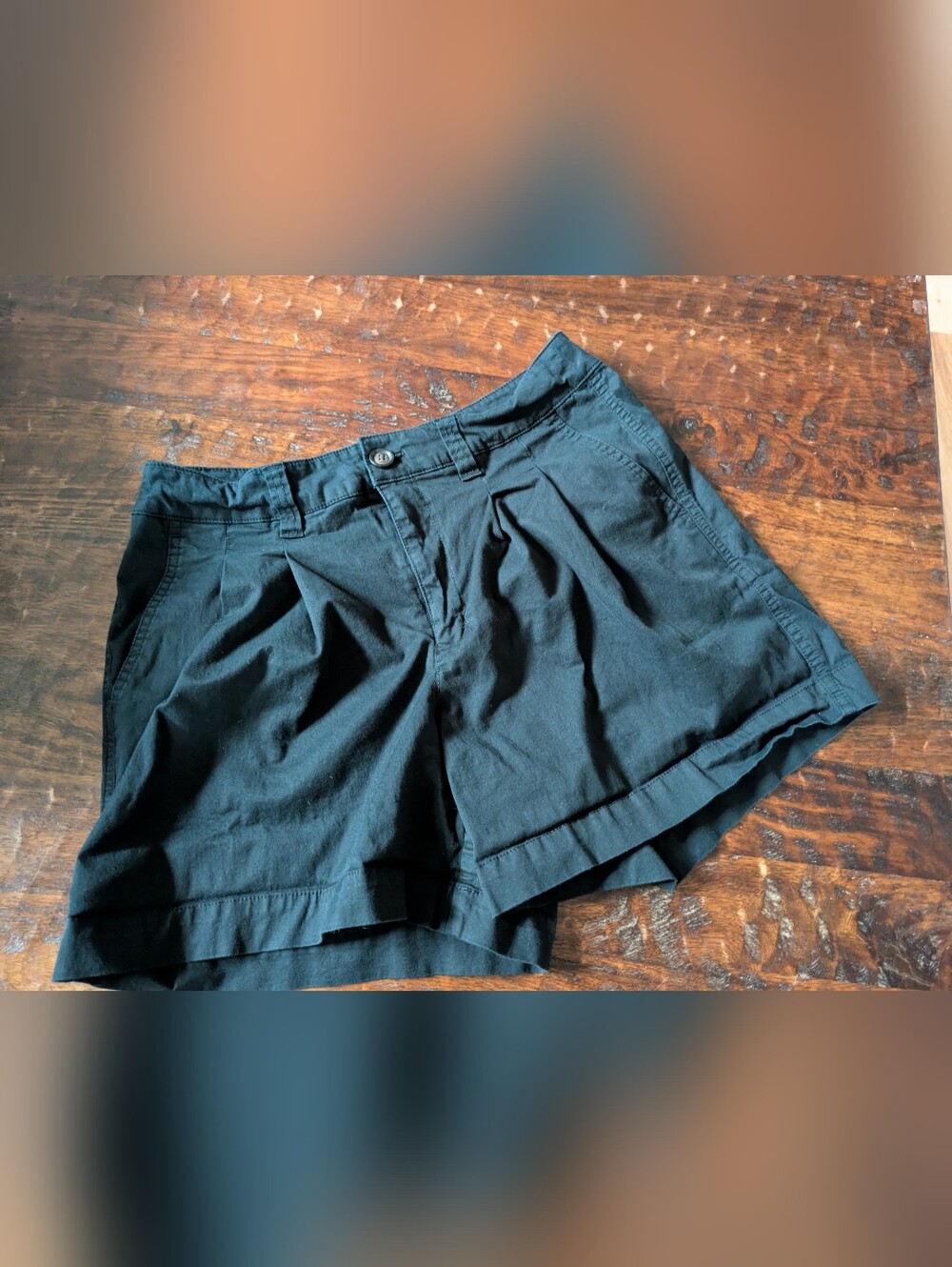 Women's High-Waist Pleated Shorts - Black